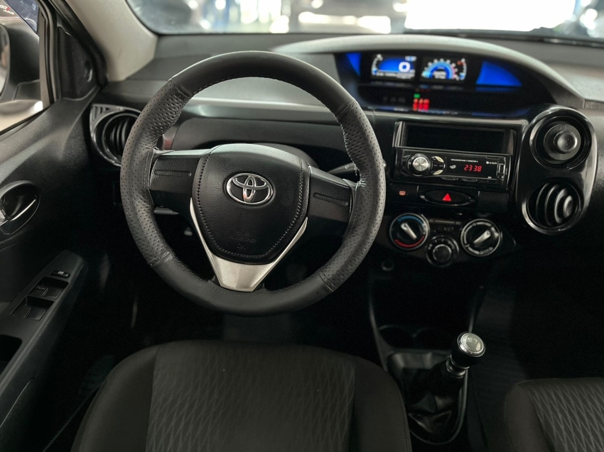 Toyota Etios Sedan X 1.5 2017