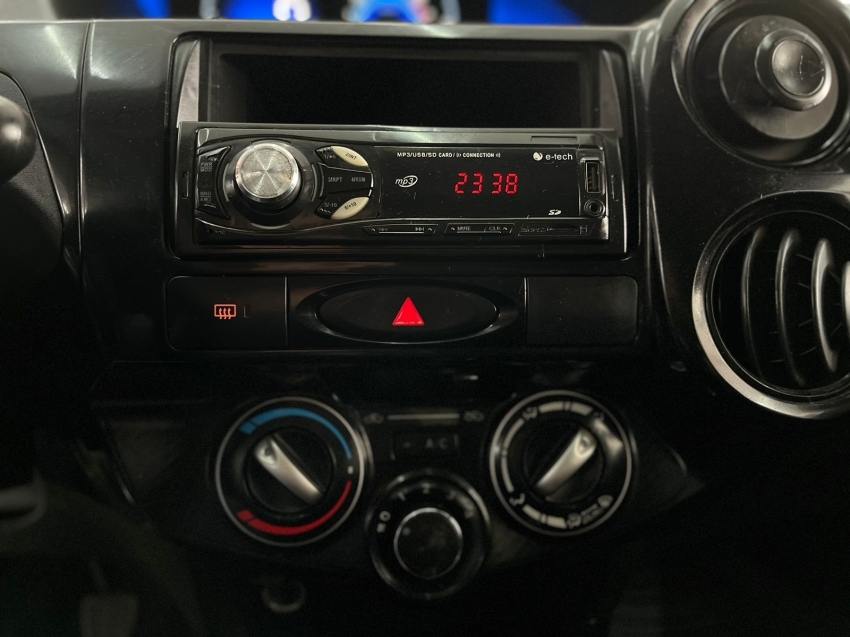 Toyota Etios Sedan X 1.5 2017