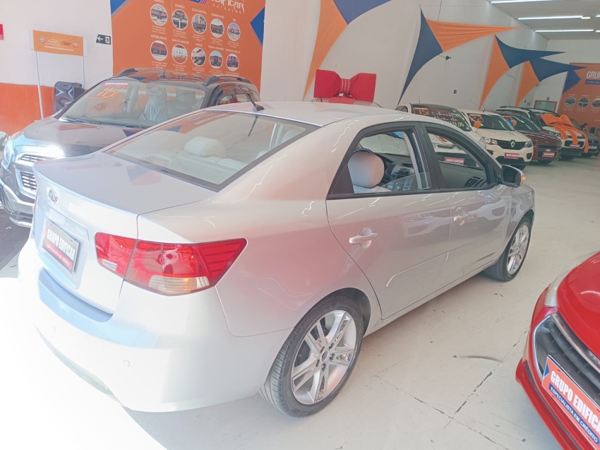 KIA CERATO 1.6 E.213 SEDAN 16V GASOLINA 4P MANUAL 2011