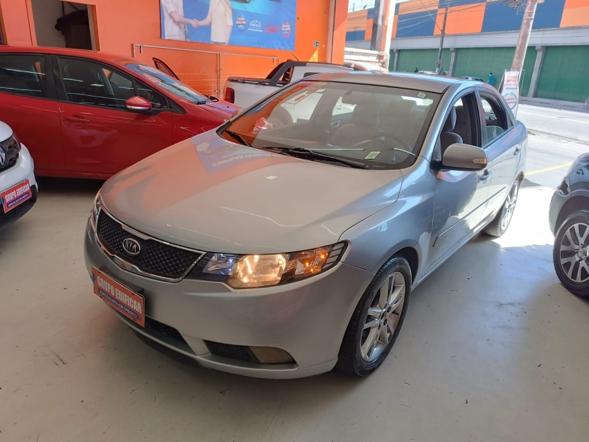 KIA CERATO 1.6 E.213 SEDAN 16V GASOLINA 4P MANUAL 2011