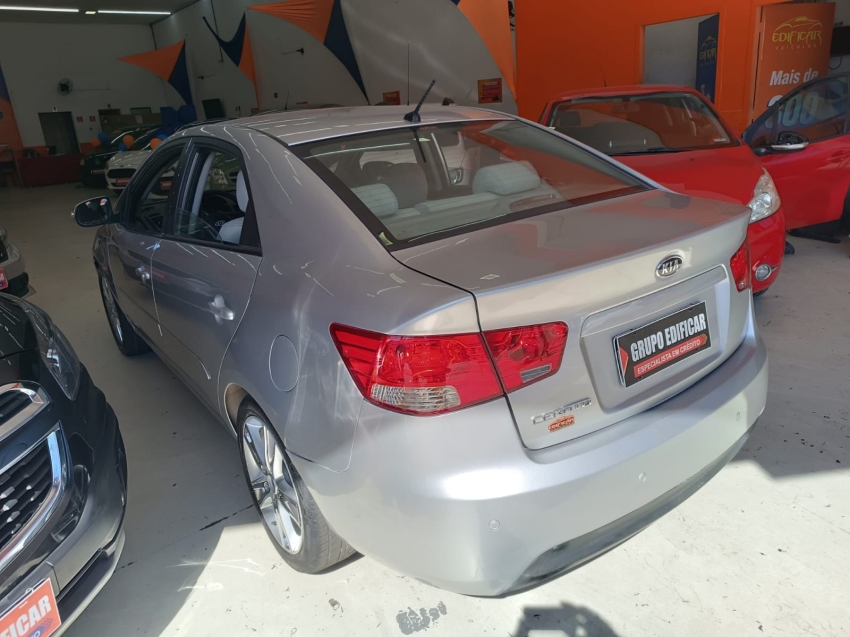 KIA CERATO 1.6 E.213 SEDAN 16V GASOLINA 4P MANUAL 2011