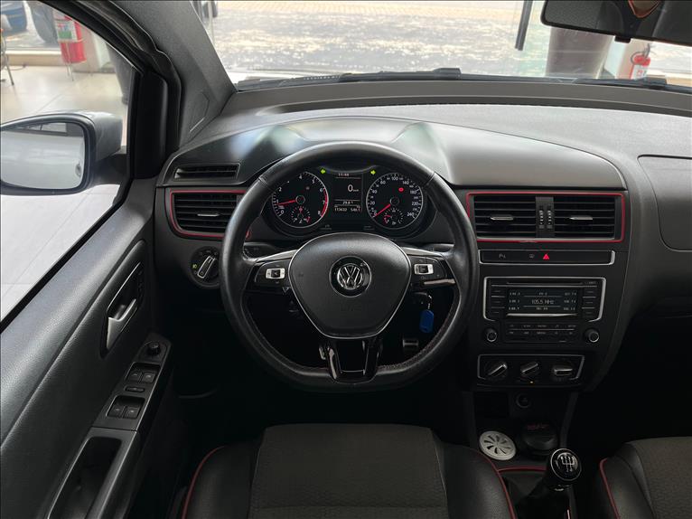 VOLKSWAGEN FOX 2016