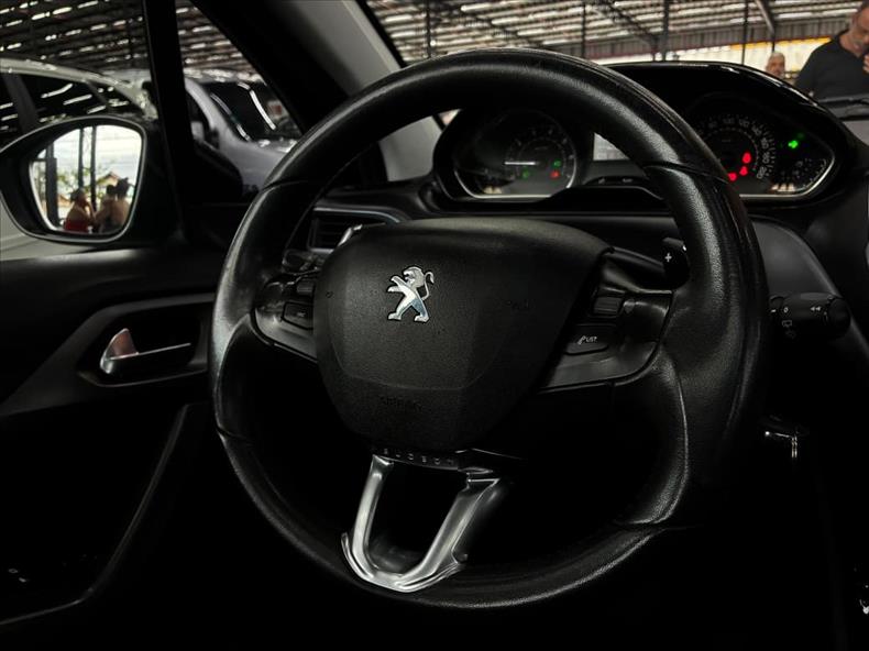PEUGEOT 208 2015