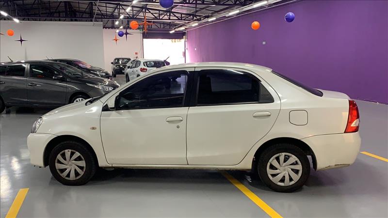 TOYOTA ETIOS 2017
