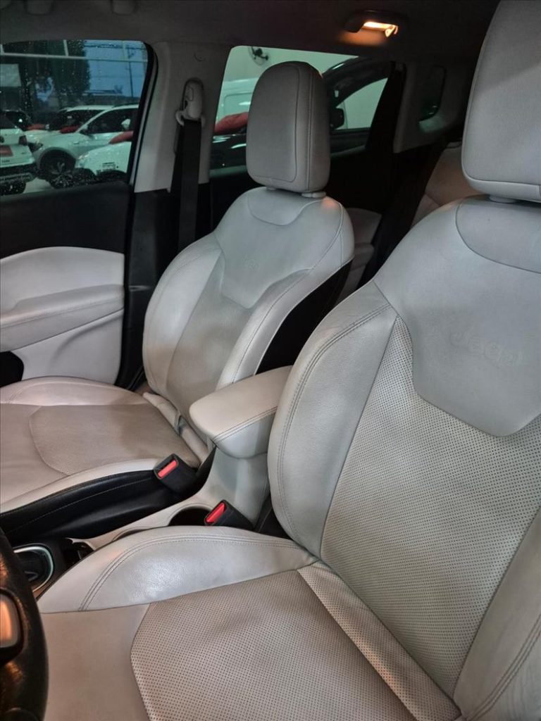 TOYOTA HILUX SW4 2024