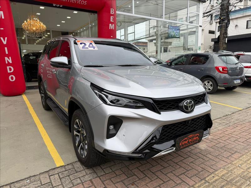 TOYOTA HILUX SW4 2024