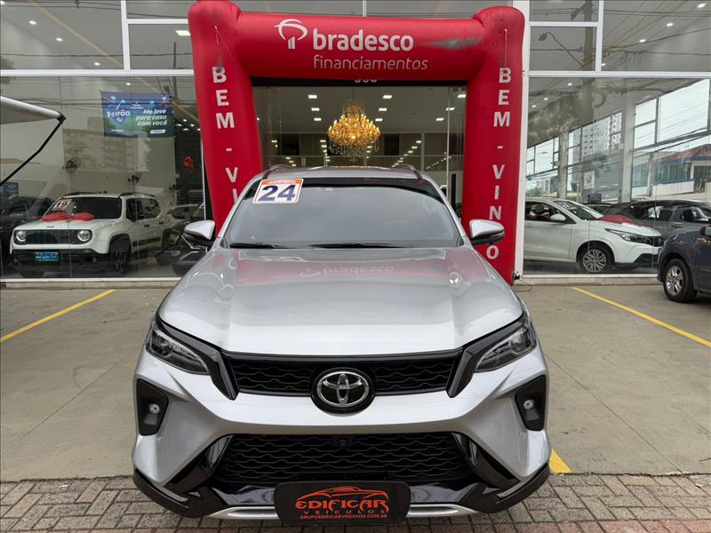 TOYOTA HILUX SW4 2024