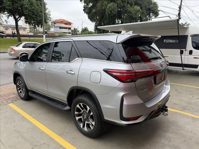 TOYOTA HILUX SW4 2024