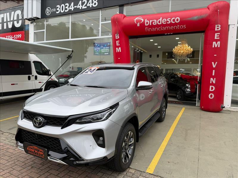TOYOTA HILUX SW4 2024