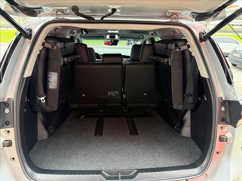 TOYOTA HILUX SW4 2024