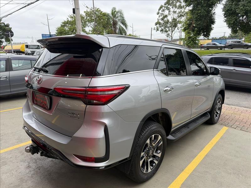TOYOTA HILUX SW4 2024