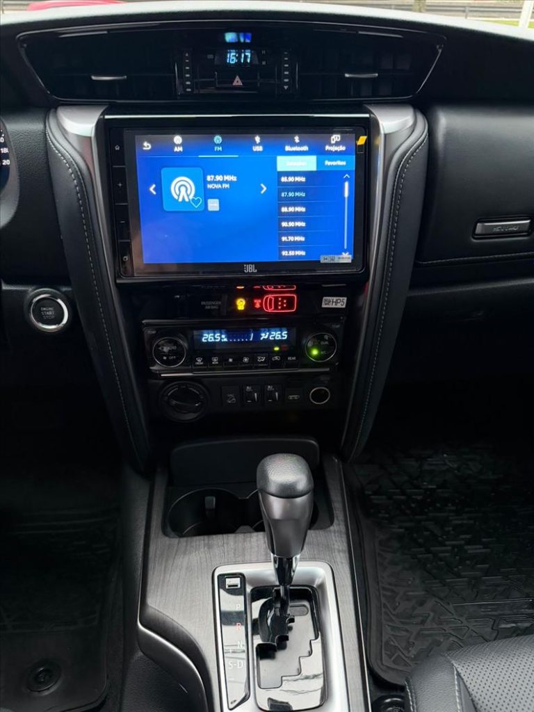 TOYOTA HILUX SW4 2024