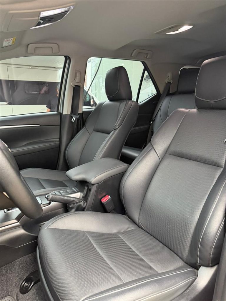 TOYOTA HILUX SW4 2024