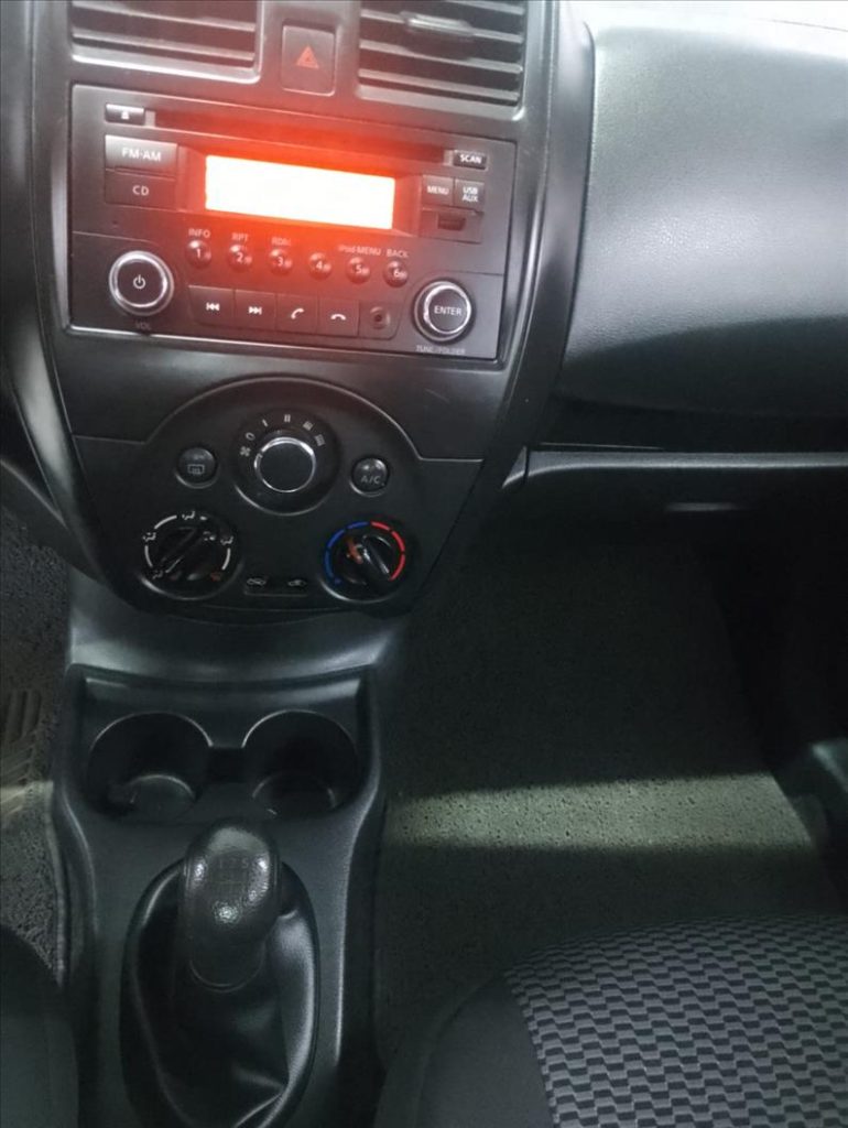 NISSAN VERSA 2020