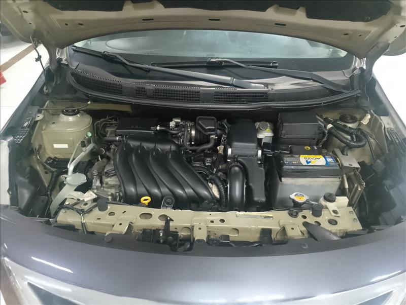 NISSAN VERSA 2020